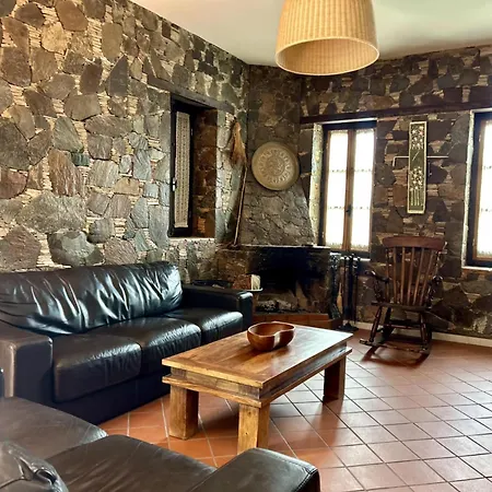 Vilă Fikardou Almond Park *